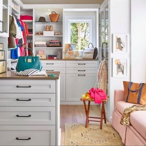 Meet your Posher, Claudia